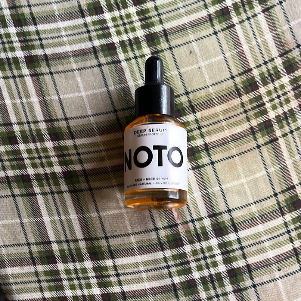 Noto Botanics Deep Serum - Black and Gold